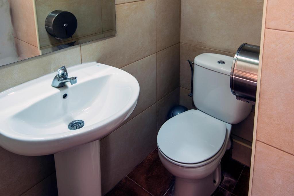 Auberge de jeunesse Residencia Sants à Barcelone Extérieur photo