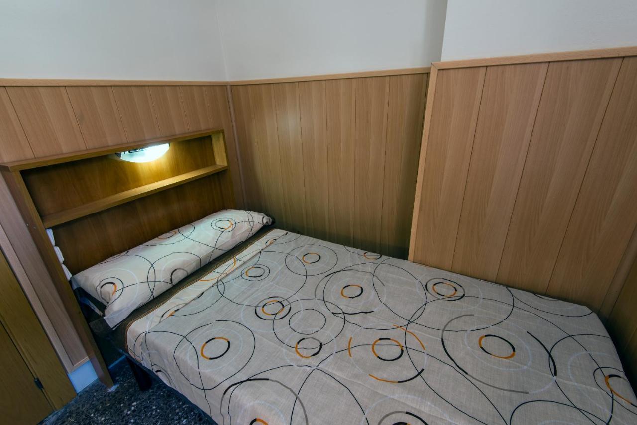 Auberge de jeunesse Residencia Sants à Barcelone Chambre photo