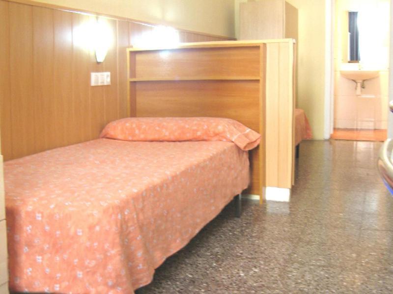 Auberge de jeunesse Residencia Sants à Barcelone Chambre photo